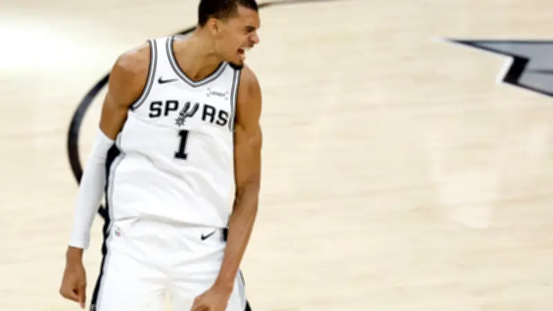 Victor Wembanyama élu dans le meilleur cinq NBA pour la première fois