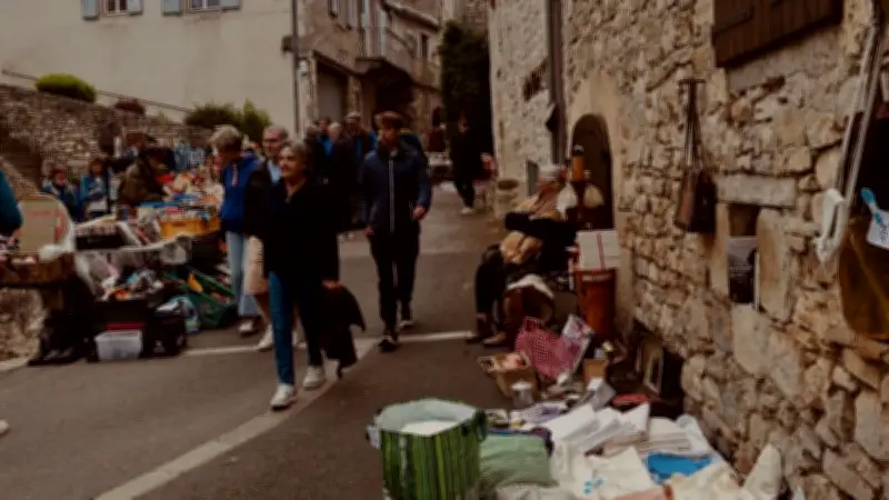 Vide-greniers à Compeyre : un succès malgré le vent