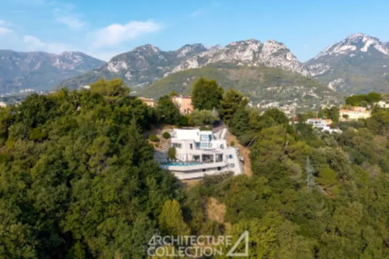 Villa futuriste en vente à Menton pour 3 millions d'euros