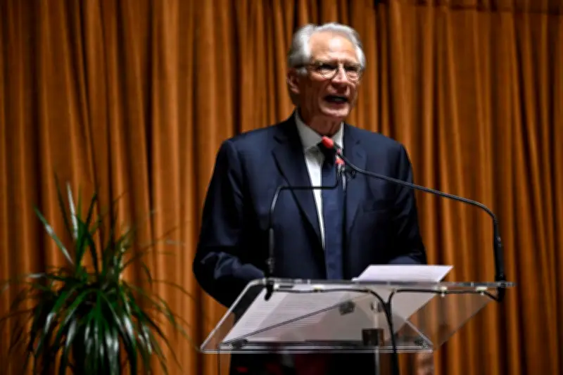 Villepin rend des statuettes et conteste leur valeur de 125 000 €
