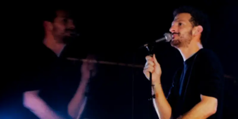 Vincent Dedienne : un gala musical réussi au Théâtre du Rond-Point