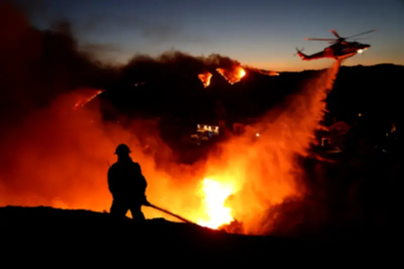 Violent feu de forêt en Californie, évacuations ordonnées