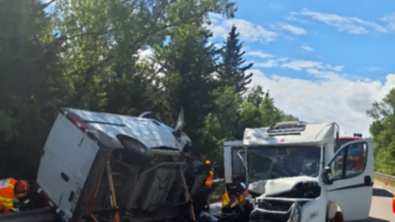 Violente collision entre camping-car et fourgon dans le Gard : trois blessés