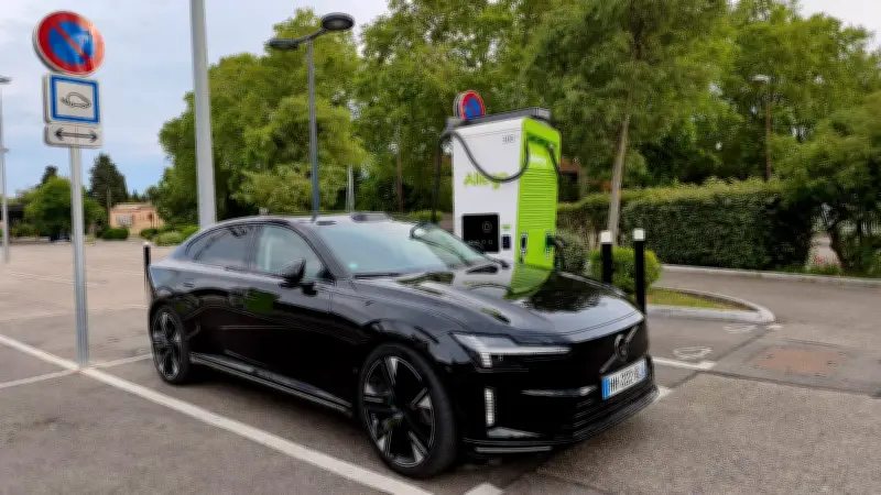 Voiture électrique : coût de charge et fiabilité des bornes en question