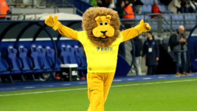 Vol de Sochalion, la mascotte du FC Sochaux, avant la montée en Ligue 2