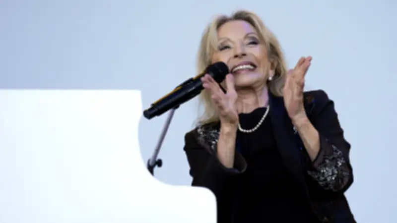 Véronique Sanson hospitalisée : message rassurant à ses fans après l'annulation de son concert