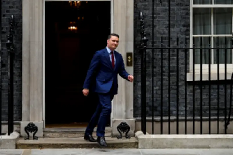 Wes Streeting, ministre britannique de la Santé, démissionne et défie Starmer