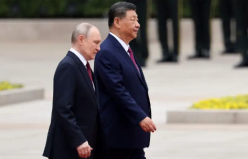 Xi et Poutine célèbrent des relations « inébranlables » à Pékin