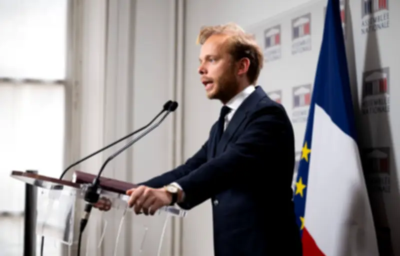 Yaël Braun-Pivet saisit le déontologue après des photos de Charles Alloncle