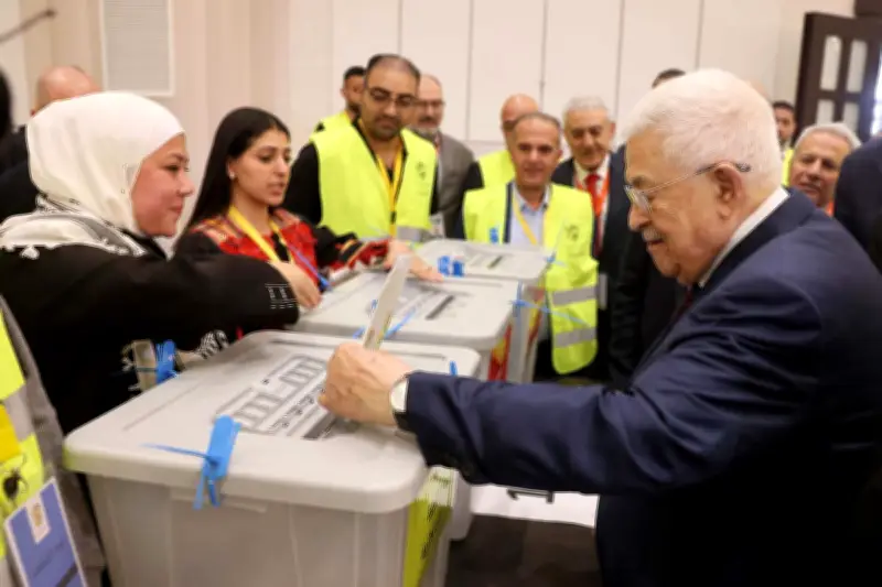 Yasser Abbas, fils du président palestinien, élu au comité central du Fatah