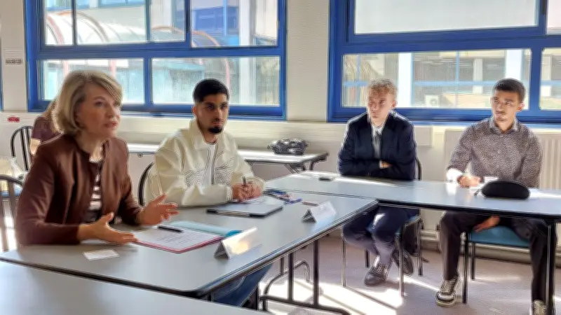 Yvelines : des lycéens organisent un colloque éducatif avec une ex-ministre