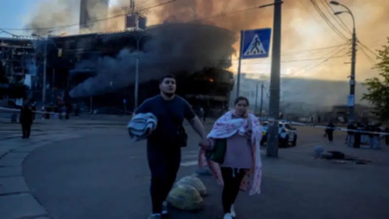Zelensky : missile Orechnik russe vise l'Ukraine, 4 morts près de Kiev