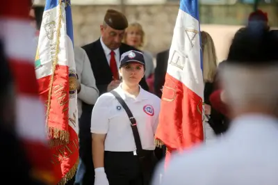 À 17 ans, Kendra est la plus jeune porte-drapeau de Menton