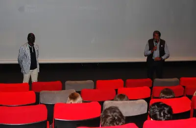 278 lycéens débattent du harcèlement numérique au cinéma La Brèche