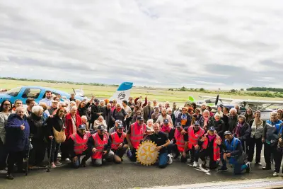 80 seniors de Médis s'envolent grâce au Rotary Club et à Des rêves et des ailes
