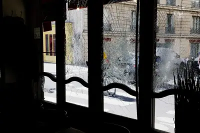 Affrontements ultras à Paris : le témoignage choc d'une cliente
