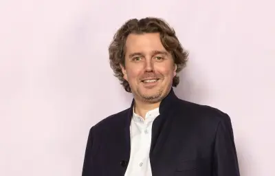 Alex Vizorek, maître de cérémonie des Molières 2025 sur France 2