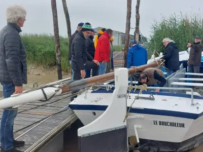 Brocante à Charron pour financer l'entretien du Boucholeur