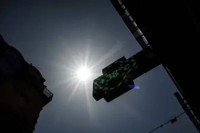 Canicule : Glucksmann temporise, protection de l'enfance, l'actu du 27 mai