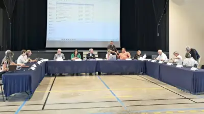 Conseil municipal à Pomérols : débats et votes partagés sur douze délibérations