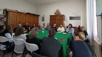 Conseil municipal à Saint-Étienne-de-Gourgas : citoyens et projets