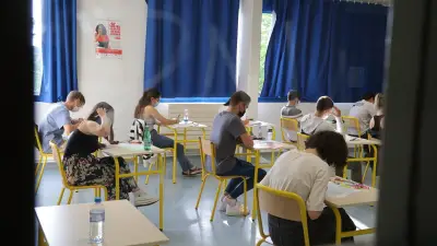 Contrôle continu remplace examens français dans 10 zones de tension