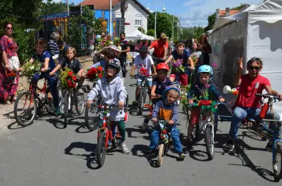 Défilé des vélos fleuris à Saint-Bonnet-sur-Gironde : une tradition perpétuée