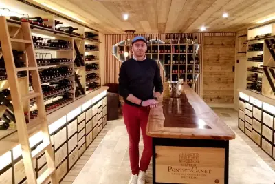 D'ingénieur à menuisier : Julien Penaud crée des meubles sur mesure dans son atelier