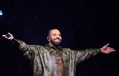 Drake surprend avec trois albums inédits en une seule sortie