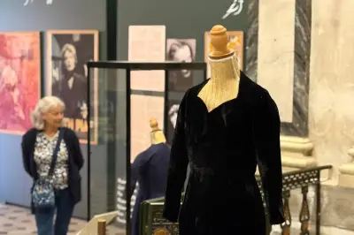 Exposition Édith Piaf : un collectionneur marseillais expose des trésors à Draguignan