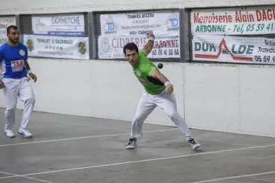 Finale fédérale de main nue : duel entre coéquipiers à Saint-Pée