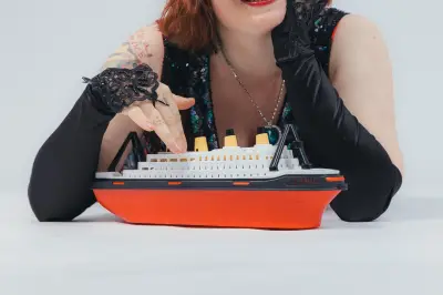 « Folle du Titanic » : l'humoriste Emmeline Naert en spectacle à Toulon