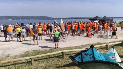 Frontignan : 150 manifestants contre l'interdiction du kitesurf à l'étang d'Ingril