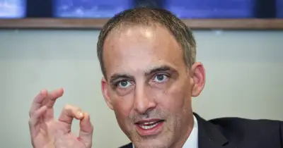 Glucksmann et la rupture de classe : un héritage politique complexe