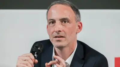 Glucksmann traite une chroniqueuse de CNews d'« agente russe »