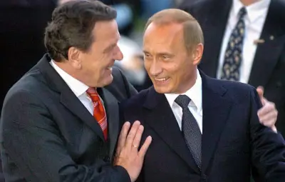 Guerre en Ukraine : Poutine préfère Schröder, trêve violée, le point du 10 mai