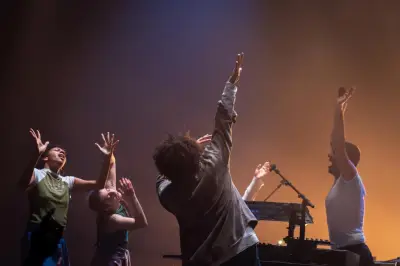 Hervé et MazelFreten : un concert dansé immersif à Fréjus et Ollioules
