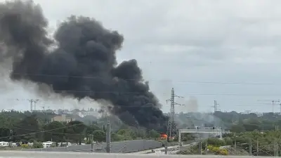 Incendie à Lattes : un épais panache de fumée noire visible jusqu'à Montpellier