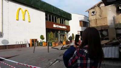 À Kiev, le McDonald's qui défie les bombes russes