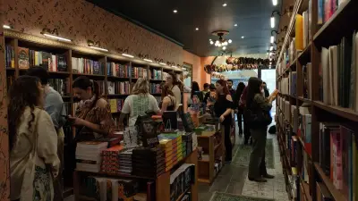 La romance, un genre littéraire qui s'assume et cartonne en librairie