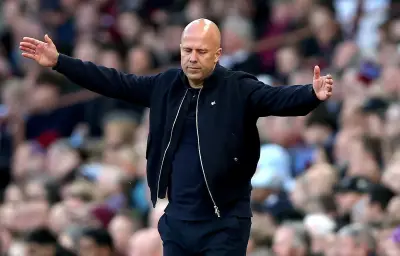 Liverpool limoge Arne Slot et vise Andoni Iraola pour le remplacer