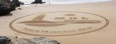Lycée de l'Atlantique : un logo géant sur la plage du Chay