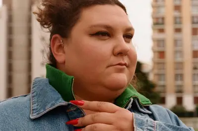 Marie de Brauer, l'humoriste qui combat la grossophobie avec humour