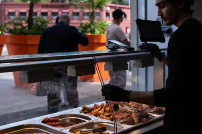 Master Poulet : succès ou symbole de malbouffe ?