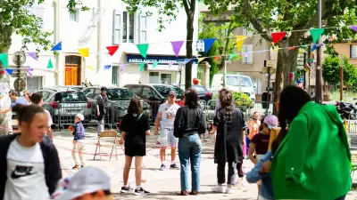 Millau célèbre le jeu sous toutes ses formes place Emma-Calvé