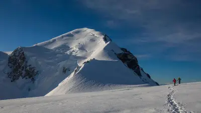Mont-Blanc : un jeune alpiniste chinois meurt dans une chute de 750 mètres