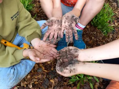 Mouguerre : les enfants initiés au jardinage pour embellir leur cour