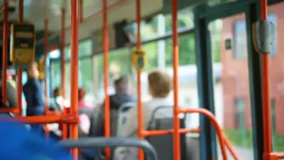 Nice : un bus dévale une pente en marche arrière, les passagers sautent