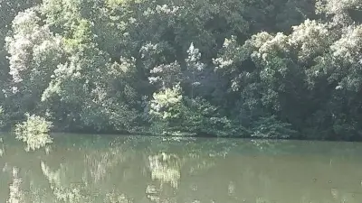 Patrouilles en canoë sur l'Orb pour traquer les feux sauvages et les dépôts illégaux