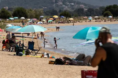 Pentecôte à Hyères : un avant-goût d'été sur les plages malgré une mer fraîche